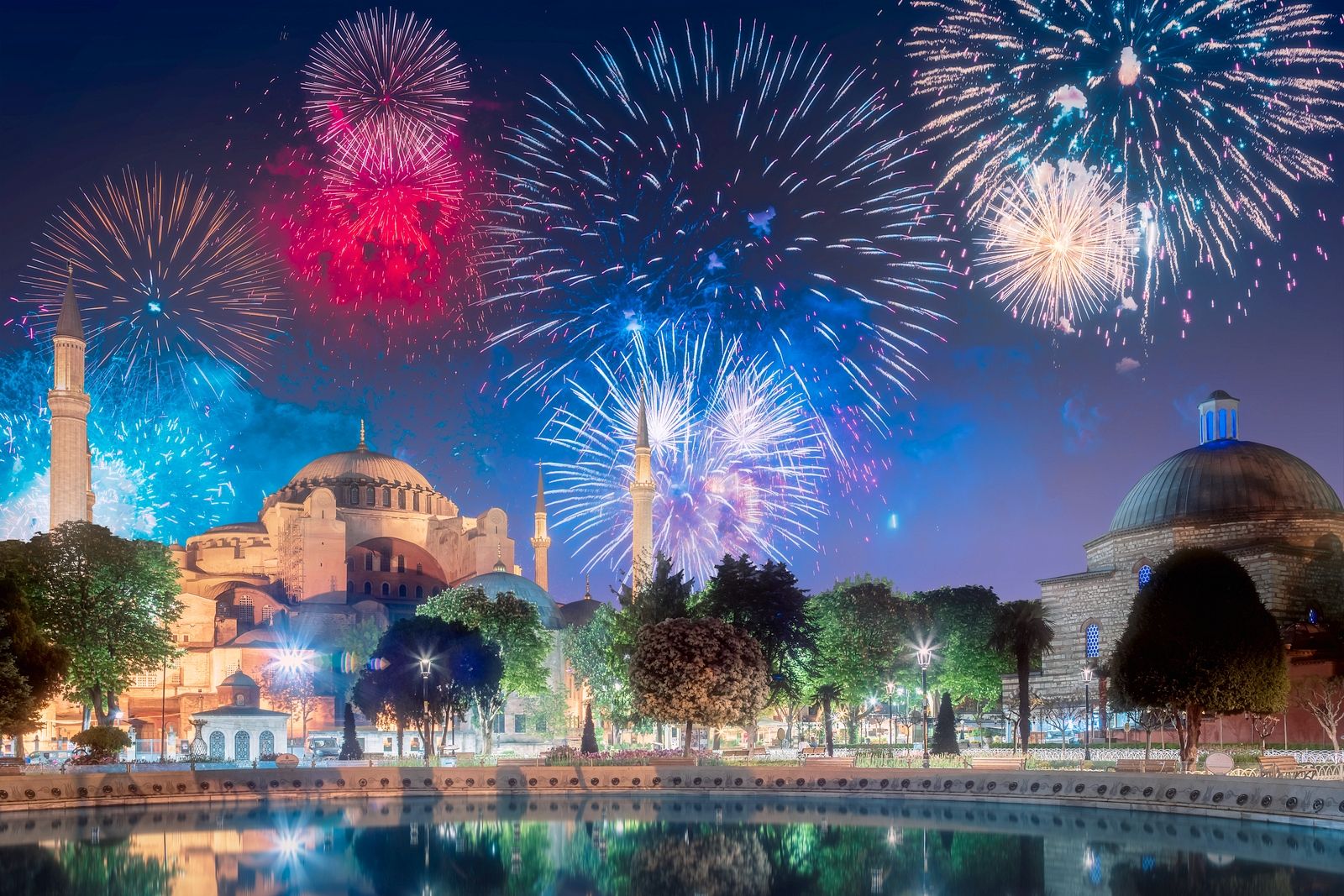 Стамбул новый год. Стамбул салют. Стамбул Турция новый год. Стамбул в новогодние праздники. Праздники в стамбуле 2024